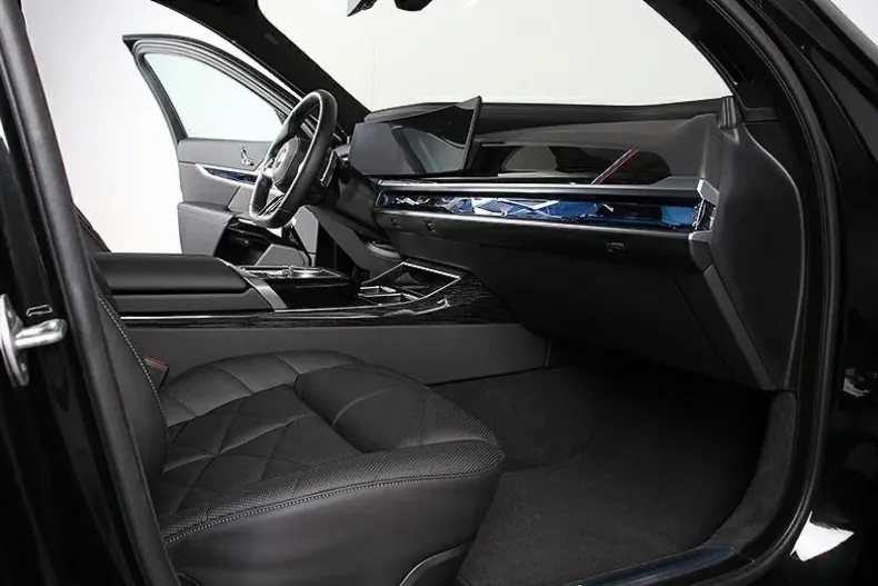 BMW 740 din 2024 cu 25.300 km - oferta BMW148913 - foto 5