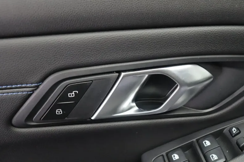 BMW 320 din 2024 cu 32.540 km - oferta BMW148937 - foto 8