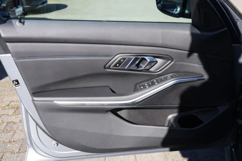 BMW 320 din 2024 cu 29.932 km - oferta BMW148939 - foto 30