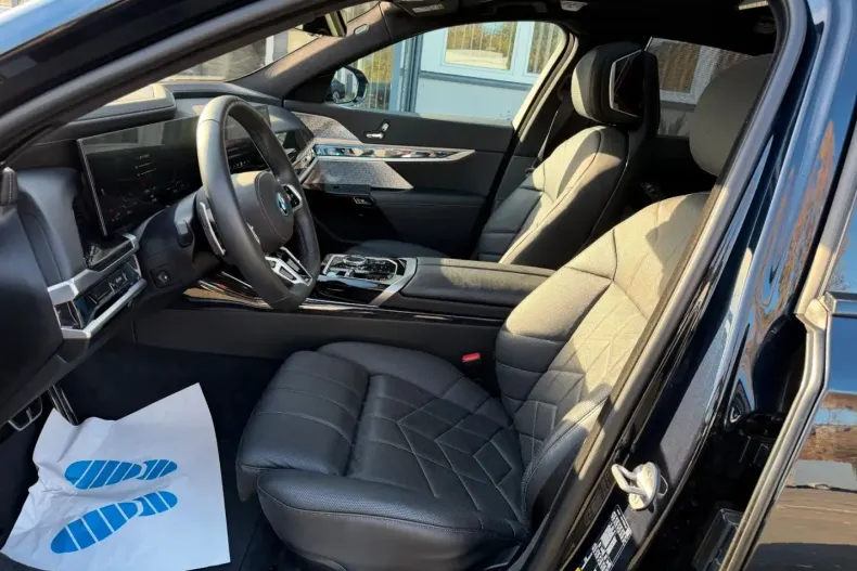 BMW 750 din 2023 cu 17.188 km - oferta BMW148959 - foto 13