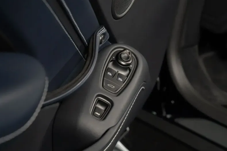 Aston Martin V12 Vantage din 2024 cu 3.289 km - oferta AST148964 - foto 29