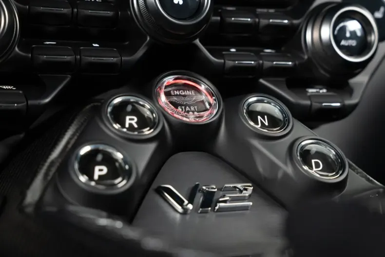 Aston Martin V12 Vantage din 2024 cu 3.289 km - oferta AST148964 - foto 34