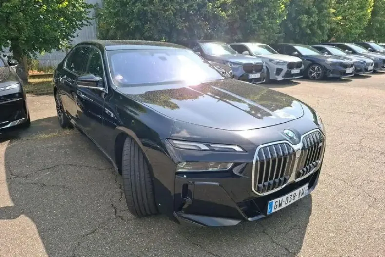 BMW M760e din 2024 cu 8.457 km - oferta BMW148979 - foto 2