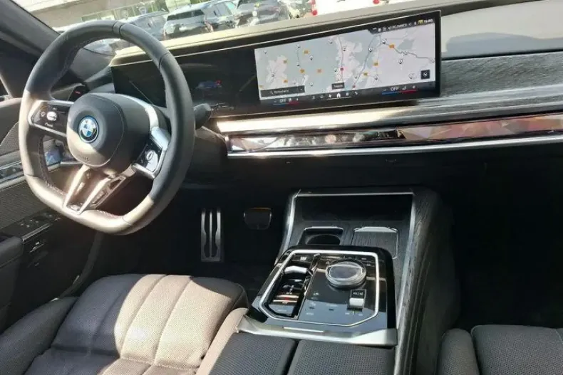 BMW M760e din 2024 cu 8.457 km - oferta BMW148979 - foto 5