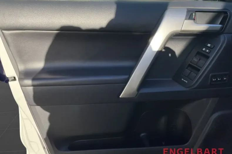 Toyota Land Cruiser din 2023 cu 38.717 km - oferta TOY149002 - foto 9