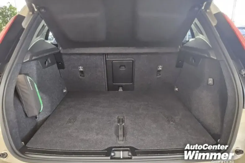 Volvo XC40 din 2024 cu 26.500 km - oferta VOL149004 - foto 19