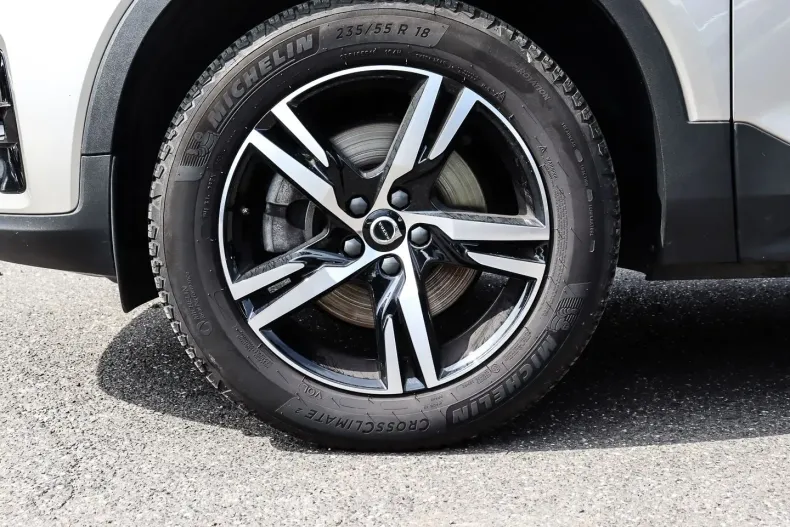 Volvo XC40 din 2023 cu 20.679 km - oferta VOL149016 - foto 3