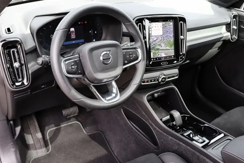 Volvo XC40 din 2023 cu 20.679 km - oferta VOL149016 - foto 4