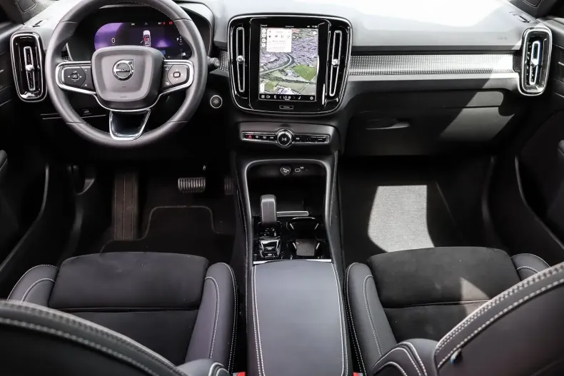 Volvo XC40 din 2023 cu 20.679 km - oferta VOL149016 - foto 5