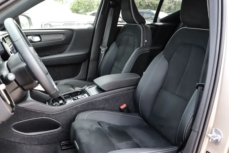 Volvo XC40 din 2023 cu 20.679 km - oferta VOL149016 - foto 7