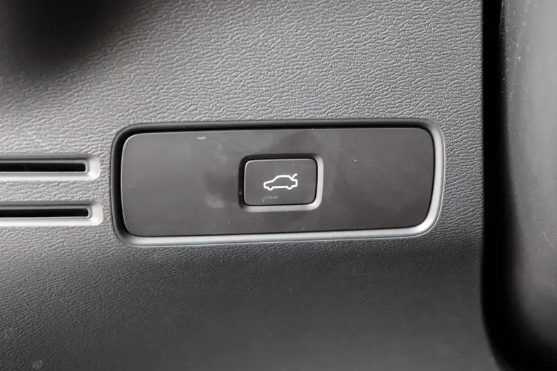 Volvo XC40 din 2023 cu 20.679 km - oferta VOL149016 - foto 11