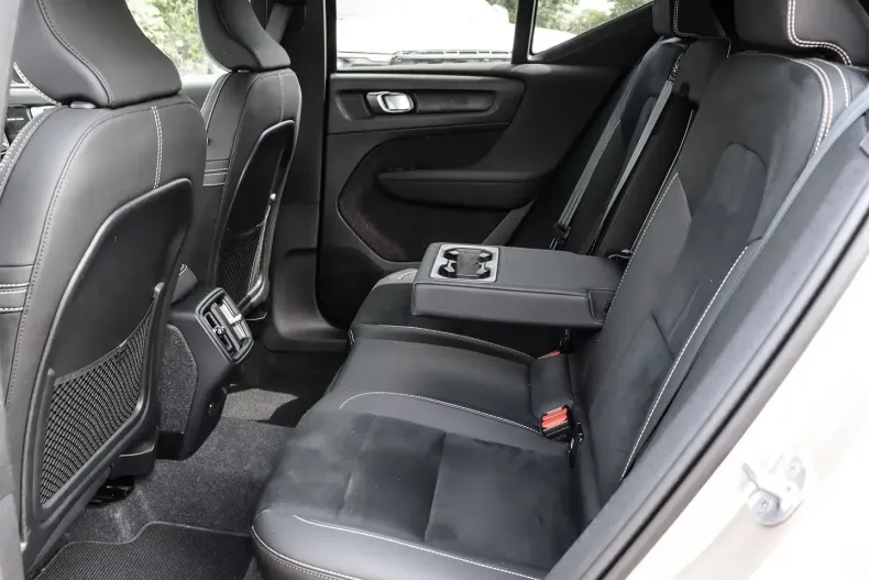 Volvo XC40 din 2023 cu 20.679 km - oferta VOL149016 - foto 14