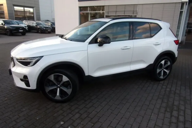 Volvo XC40 din 2024 cu 35.900 km - oferta VOL149018 - foto 2