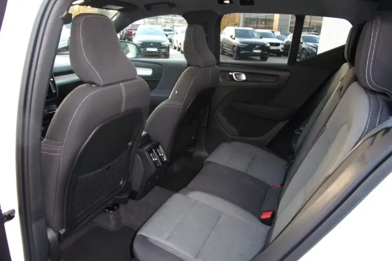 Volvo XC40 din 2024 cu 35.900 km - oferta VOL149018 - foto 5