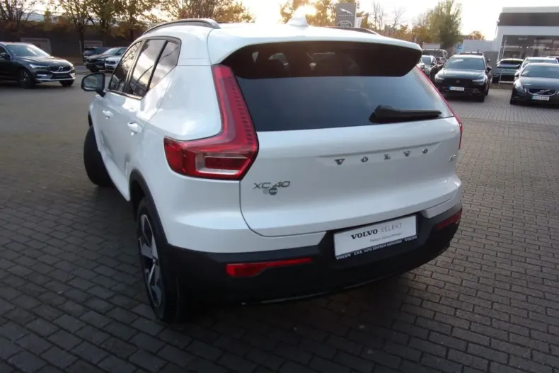 Volvo XC40 din 2024 cu 35.900 km - oferta VOL149018 - foto 7