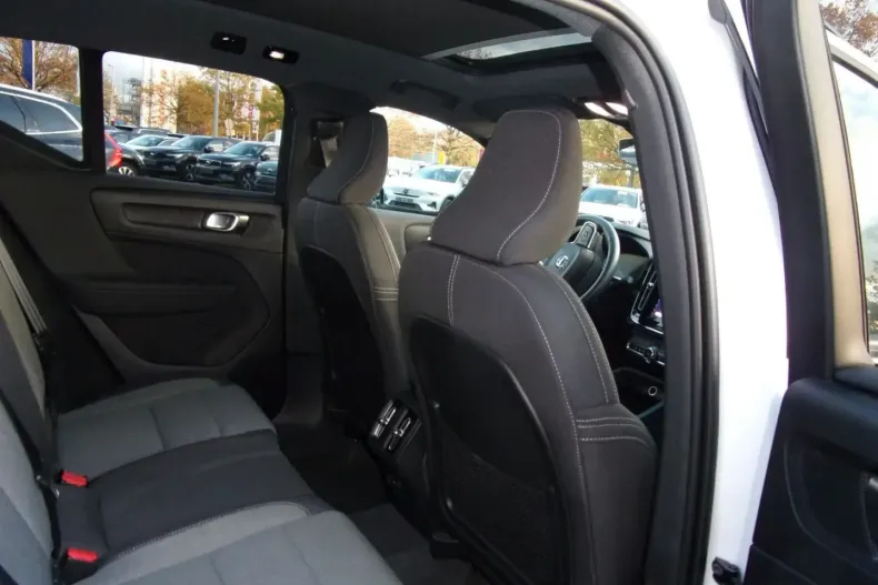 Volvo XC40 din 2024 cu 35.900 km - oferta VOL149018 - foto 12