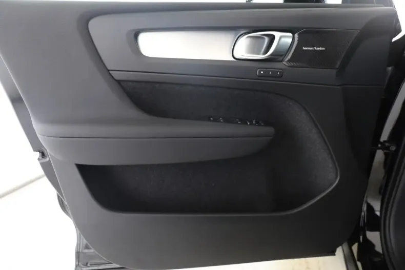 Volvo XC40 din 2024 cu 19.000 km - oferta VOL149019 - foto 10