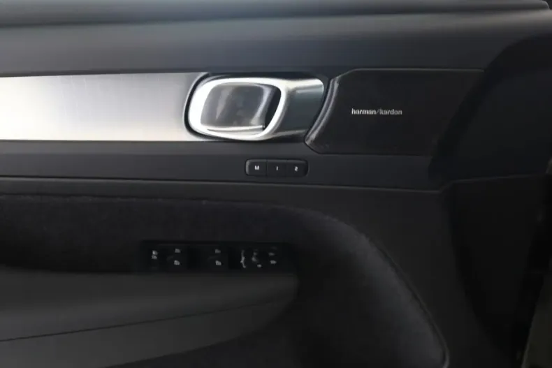 Volvo XC40 din 2024 cu 19.000 km - oferta VOL149019 - foto 11