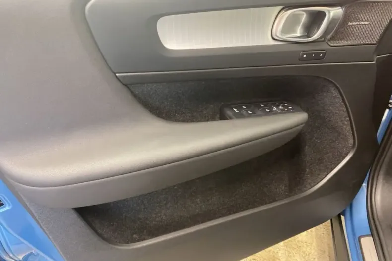 Volvo XC40 din 2024 cu 21.719 km - oferta VOL149021 - foto 12