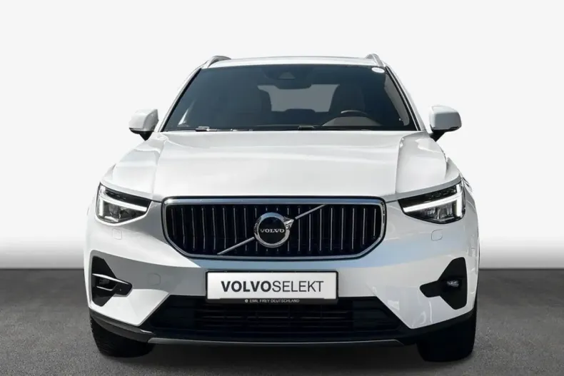 Volvo XC40 din 2022 cu 45.348 km - oferta VOL149024 - foto 3