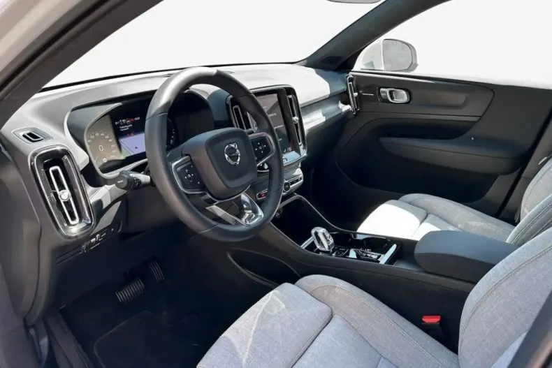 Volvo XC40 din 2022 cu 45.348 km - oferta VOL149024 - foto 9