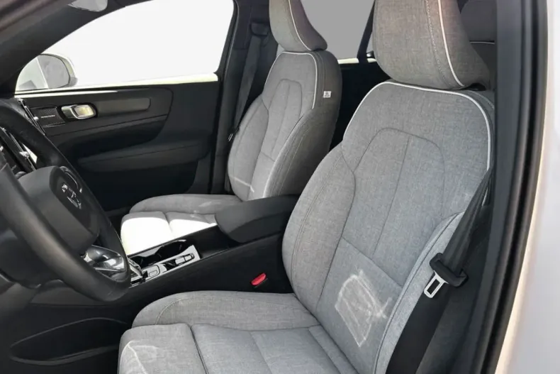 Volvo XC40 din 2022 cu 45.348 km - oferta VOL149024 - foto 10