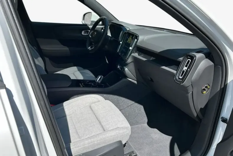 Volvo XC40 din 2022 cu 45.348 km - oferta VOL149024 - foto 12