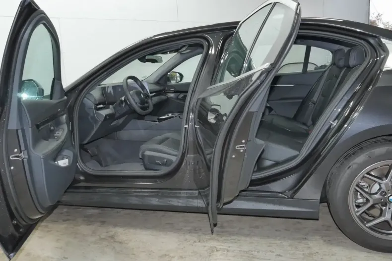 BMW 520 din 2024 cu 10.400 km - oferta BMW149045 - foto 5