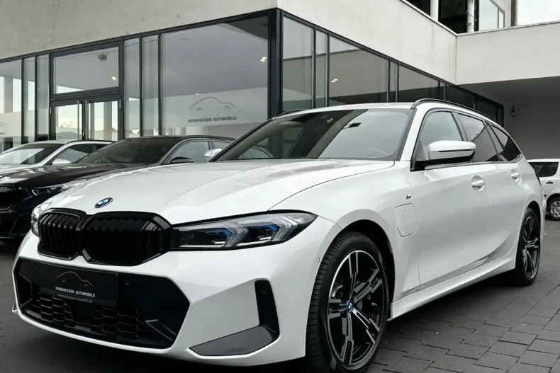 BMW 330 din 2023 cu 43.675 km - oferta BMW149086 - foto 1