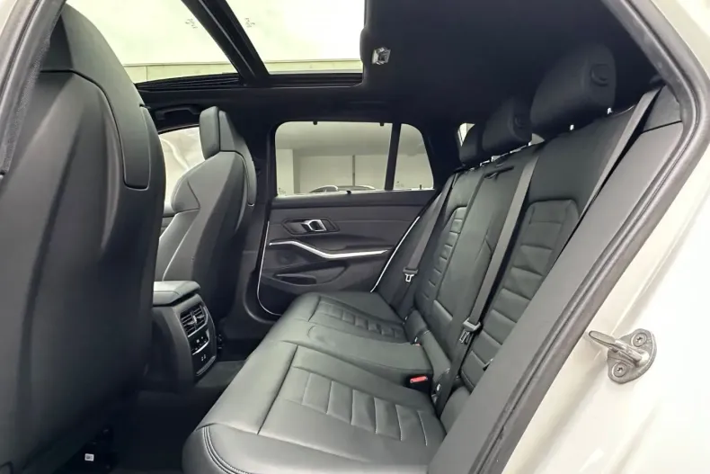 BMW 330 din 2023 cu 43.675 km - oferta BMW149086 - foto 17