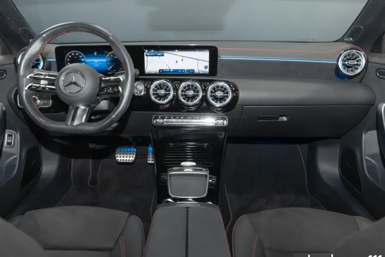 Mercedes-Benz CLA 200 din 2024 cu 19.284 km - oferta MER149098 - foto 8