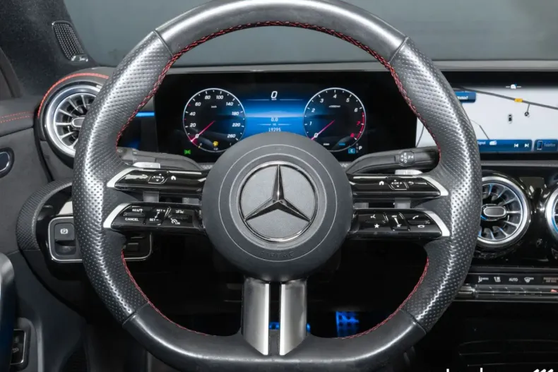 Mercedes-Benz CLA 200 din 2024 cu 19.284 km - oferta MER149098 - foto 9