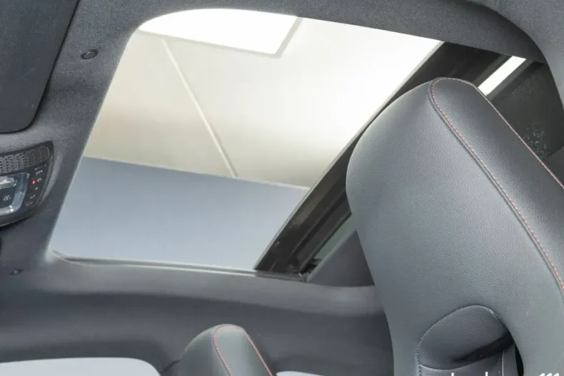 Mercedes-Benz CLA 200 din 2024 cu 19.284 km - oferta MER149098 - foto 13