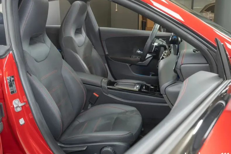 Mercedes-Benz CLA 200 din 2024 cu 19.284 km - oferta MER149098 - foto 17