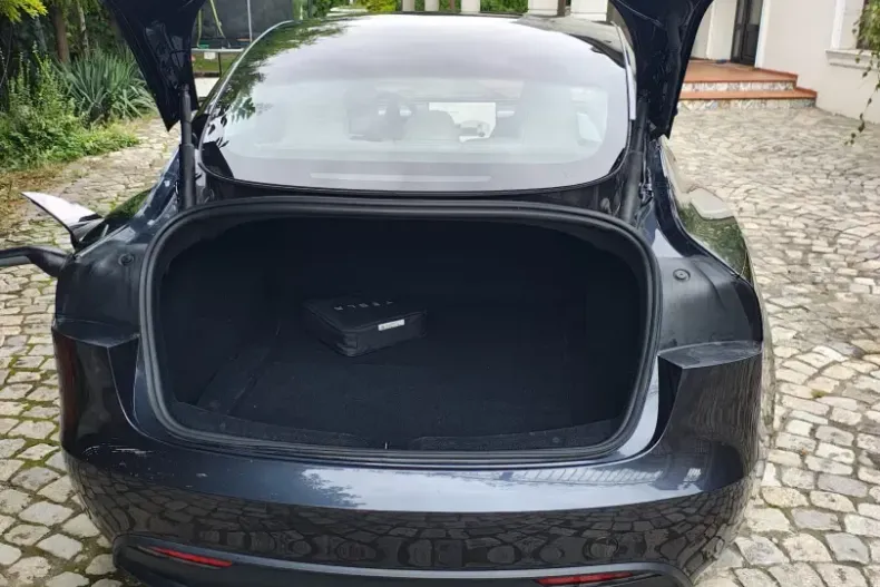 Tesla Model 3 din 2024 cu 11.000 km - oferta TES149102 - foto 4