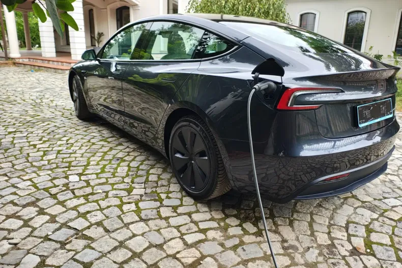 Tesla Model 3 din 2024 cu 11.000 km - oferta TES149102 - foto 6