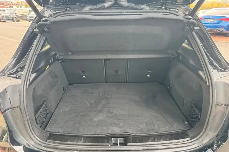 Mercedes-Benz GLA 200 din 2024 cu 54.700 km - oferta MER149124 - foto 9