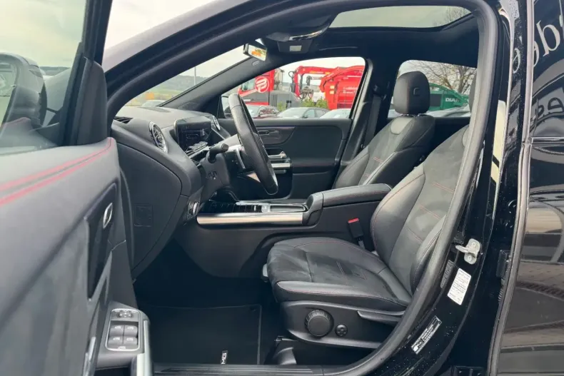 Mercedes-Benz GLA 200 din 2024 cu 54.700 km - oferta MER149124 - foto 12