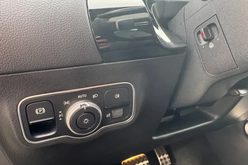 Mercedes-Benz GLA 200 din 2024 cu 54.700 km - oferta MER149124 - foto 14