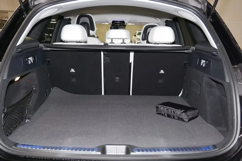 Mercedes-Benz GLC 200 din 2025 cu 8.500 km - oferta MER149137 - foto 4