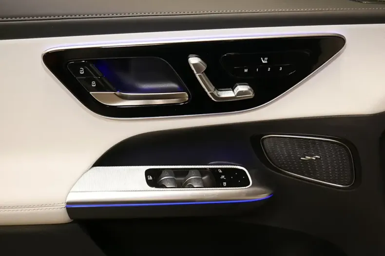 Mercedes-Benz GLC 200 din 2025 cu 8.500 km - oferta MER149137 - foto 9