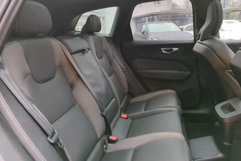 Volvo XC60 din 2021 cu 53.800 km - oferta VOL149143 - foto 11