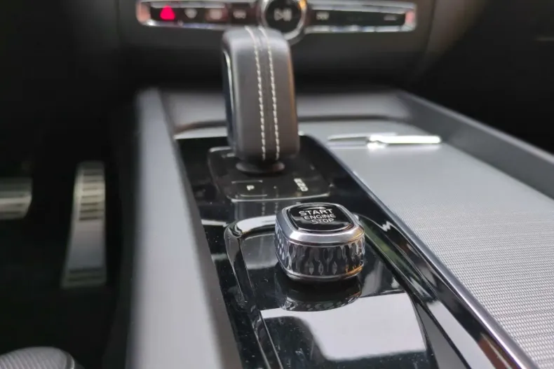 Volvo XC60 din 2021 cu 53.800 km - oferta VOL149143 - foto 24