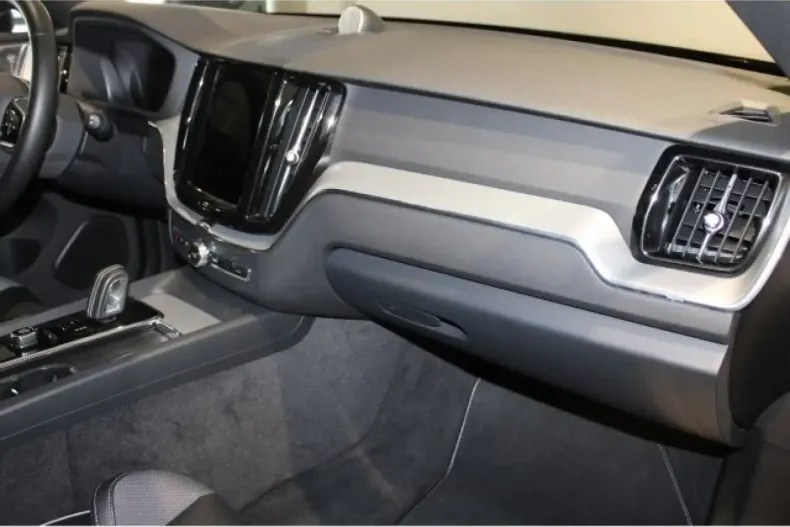 Volvo XC60 din 2022 cu 63.000 km - oferta VOL149145 - foto 8