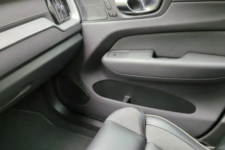 Volvo XC60 din 2021 cu 19.300 km - oferta VOL149146 - foto 19