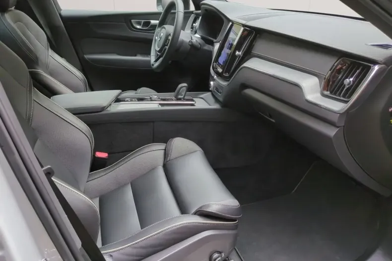 Volvo XC60 din 2021 cu 19.300 km - oferta VOL149146 - foto 25