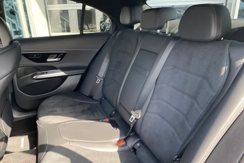 Mercedes-Benz E 400 din 2024 cu 14.107 km - oferta MER149153 - foto 11