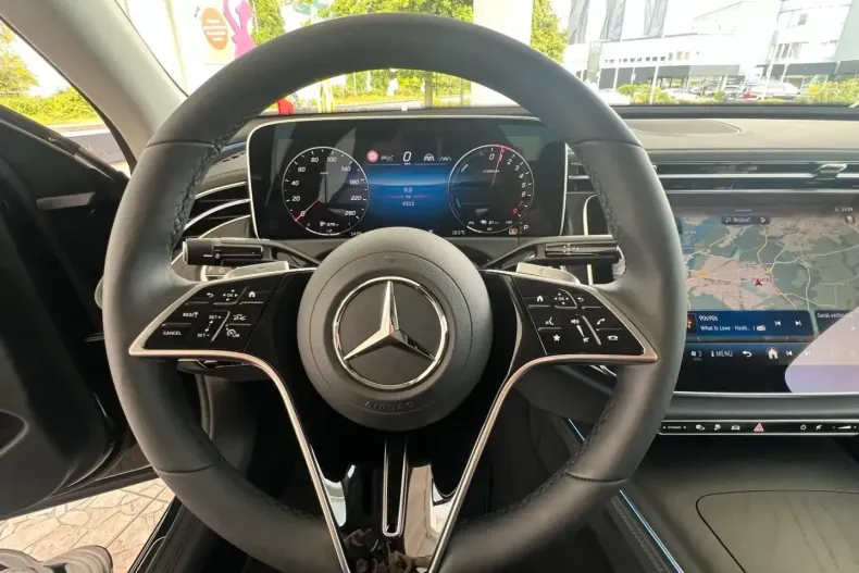 Mercedes-Benz E 400 din 2024 cu 4.396 km - oferta MER149154 - foto 11