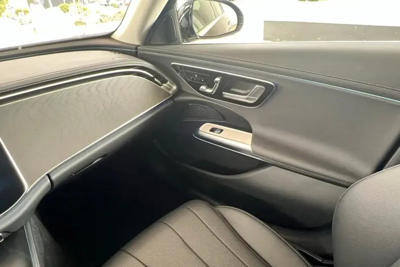 Mercedes-Benz E 400 din 2024 cu 4.396 km - oferta MER149154 - foto 22