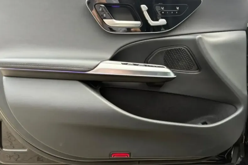 Mercedes-Benz E 400 din 2024 cu 60.100 km - oferta MER149155 - foto 9